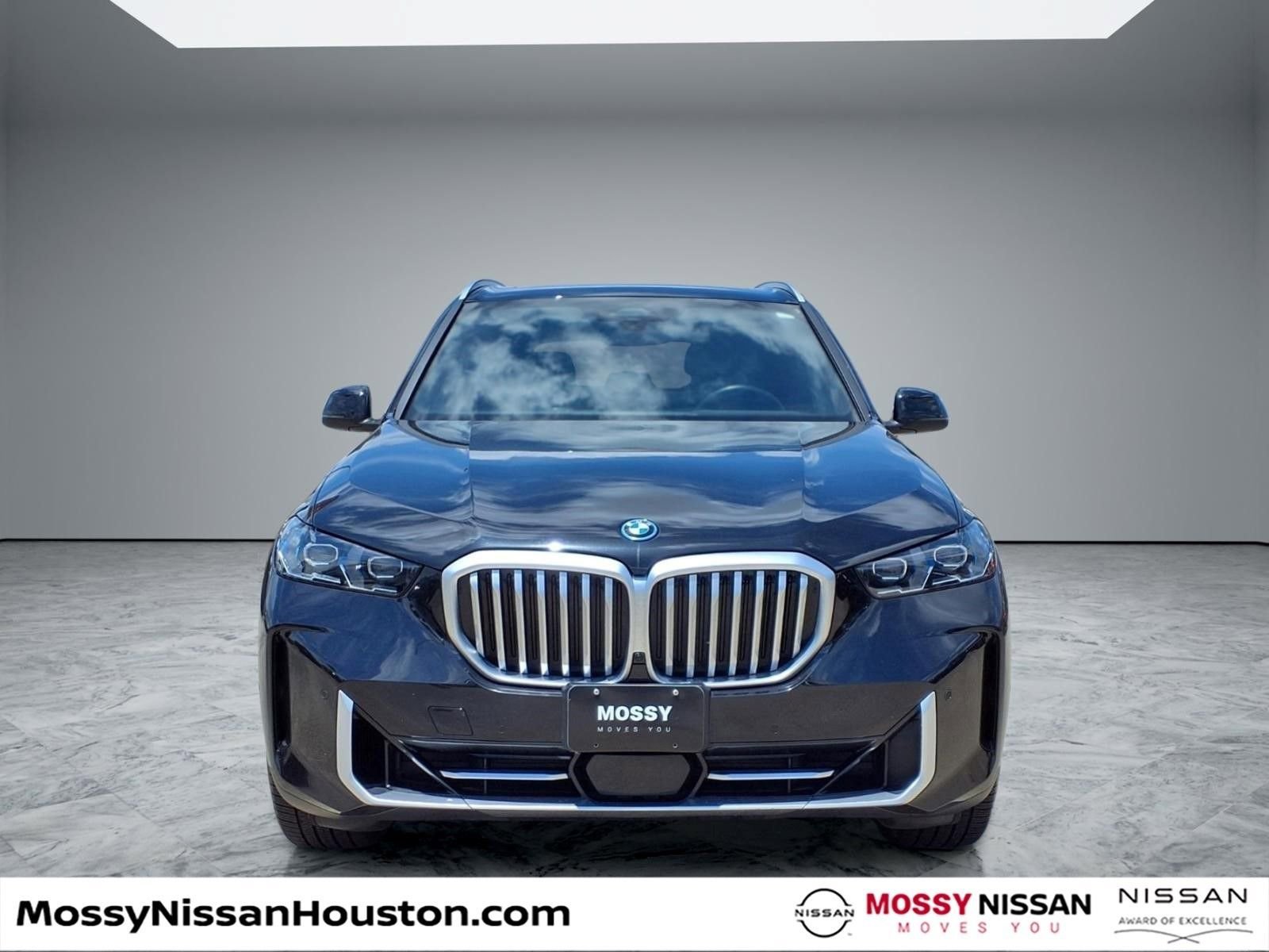 Used 2025 BMW X5 xDrive50e AWD/4WD image 3
