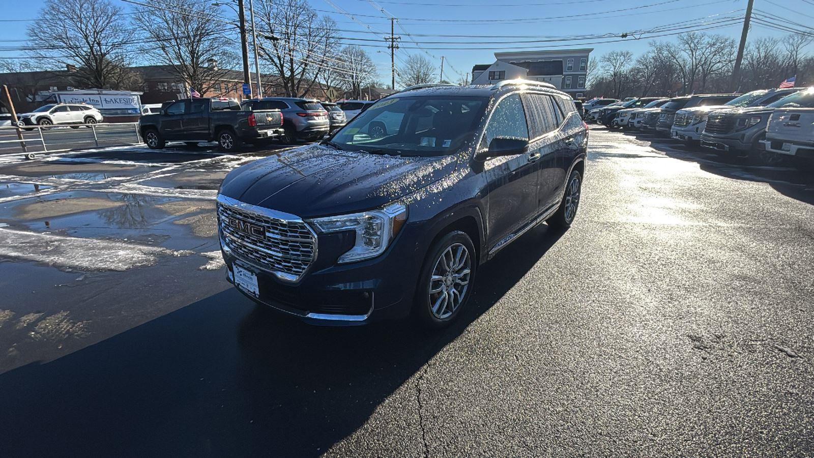 Used 2023 GMC Terrain Denali image 3