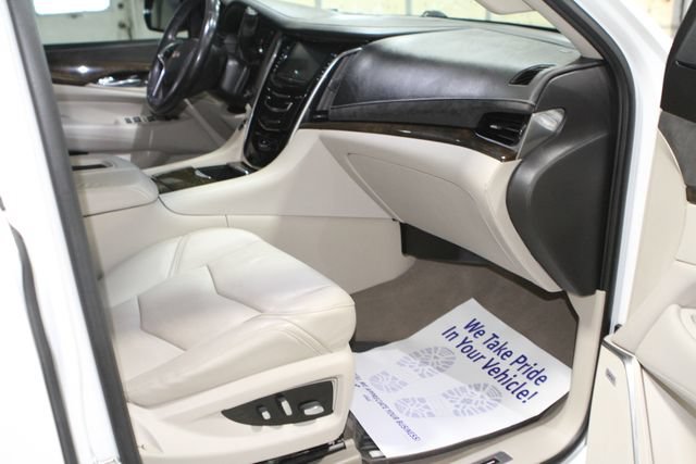 Used 2018 Cadillac Escalade ESV Luxury AWD/4WD image 26