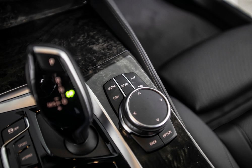Used 2023 BMW 530e w/ M Sport Package RWD image 33