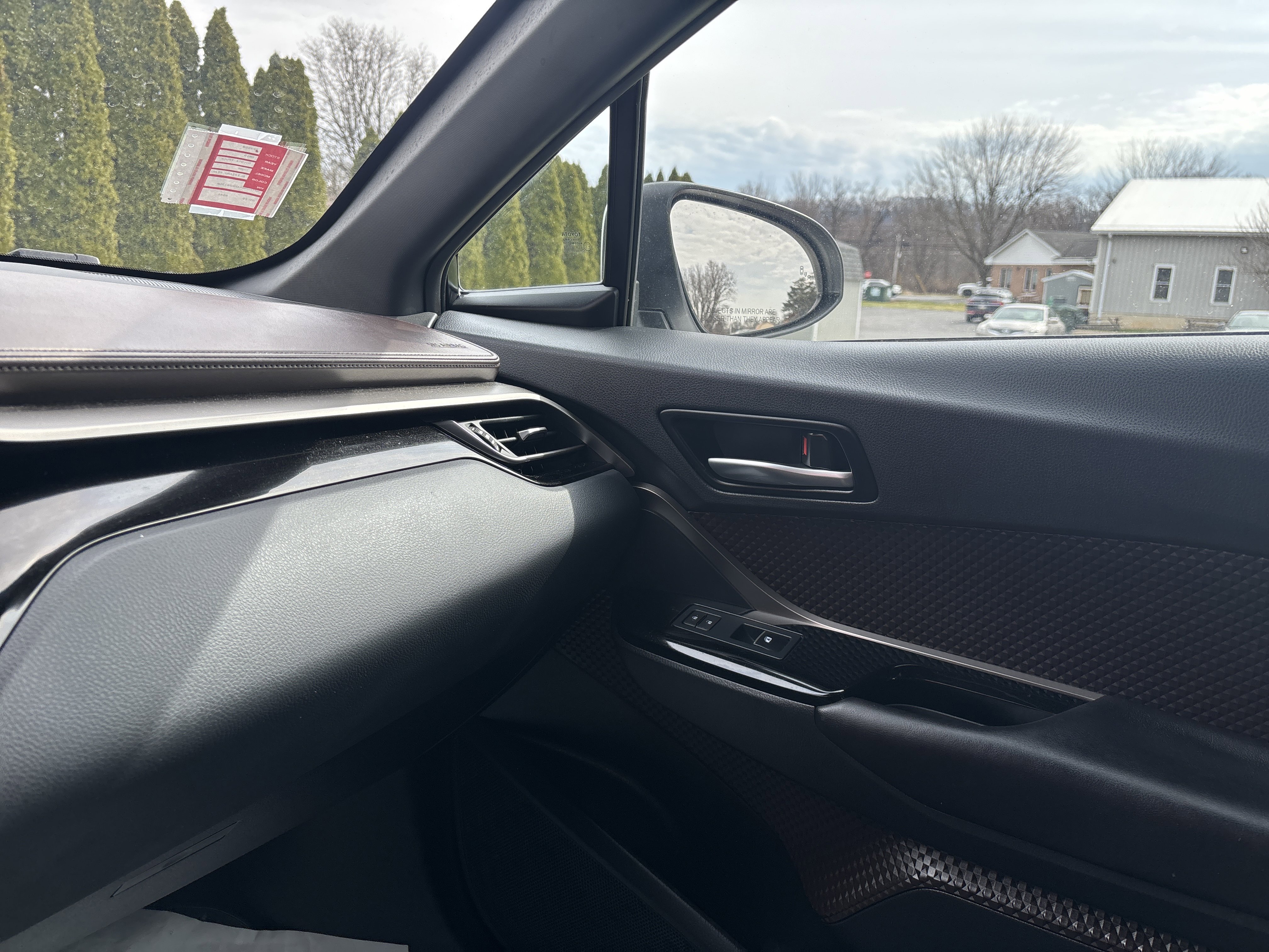 Used 2019 Toyota C-HR Limited image 23