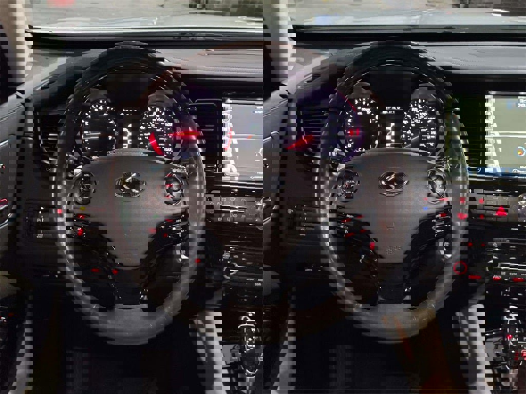 Used 2016 Kia K900 Luxury image 15