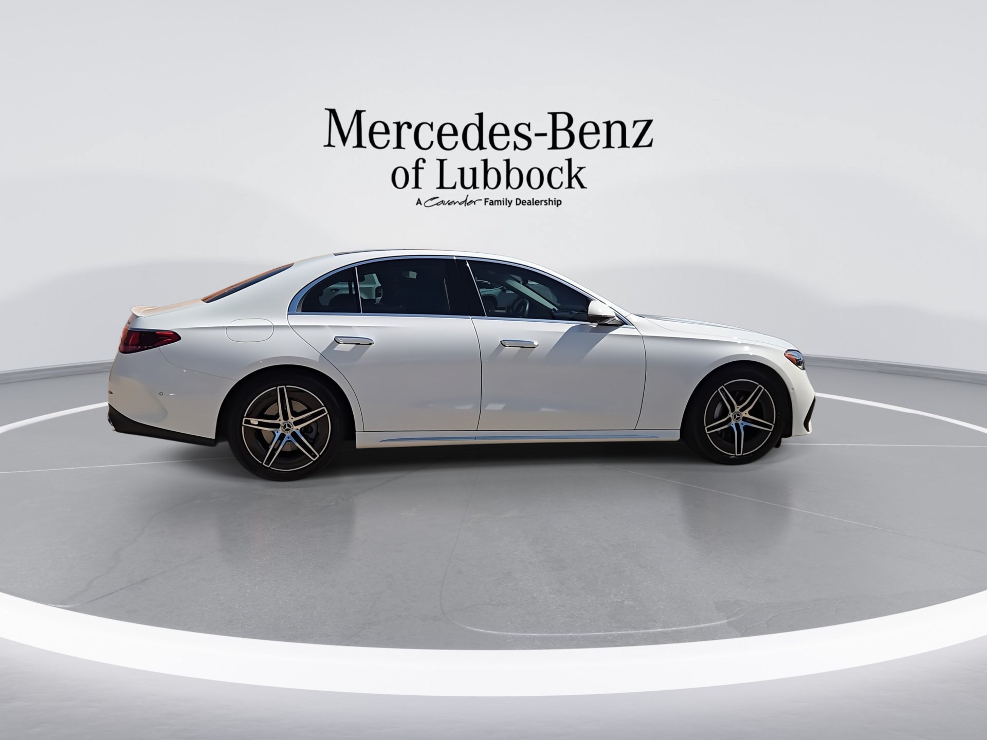 Used 2025 Mercedes-Benz E 350 4MATIC Sedan image 9
