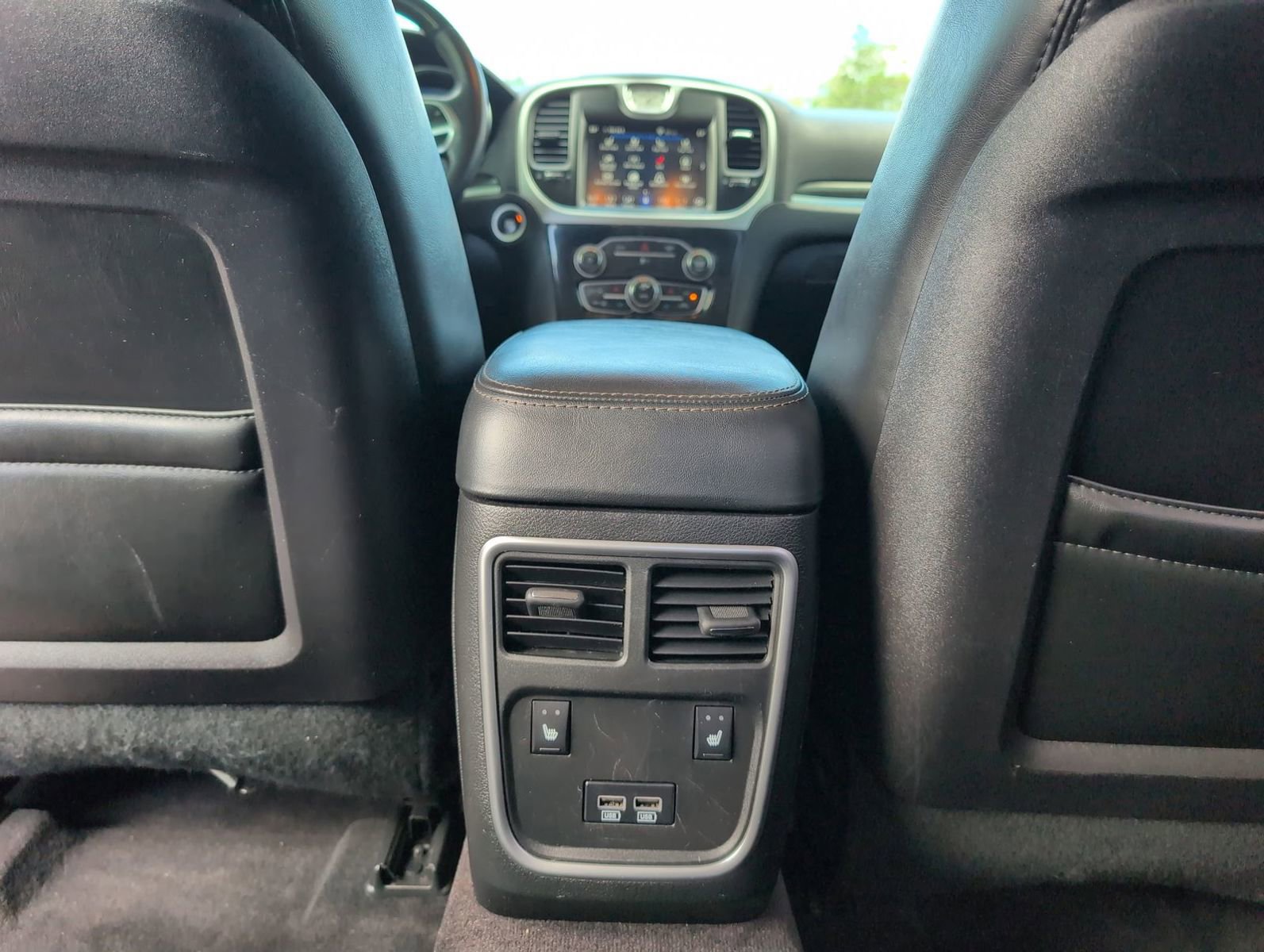Used 2019 Chrysler 300 Limited image 30