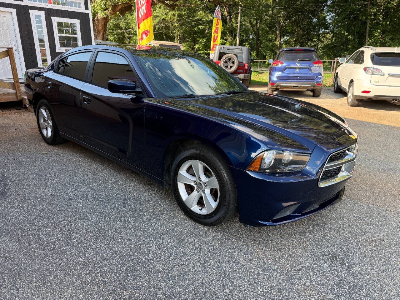 Used 2014 Dodge Charger SE RWD image 3