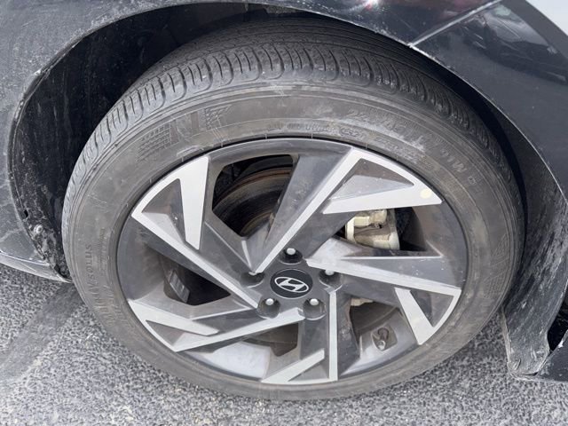 Used 2024 Hyundai Elantra Limited image 28