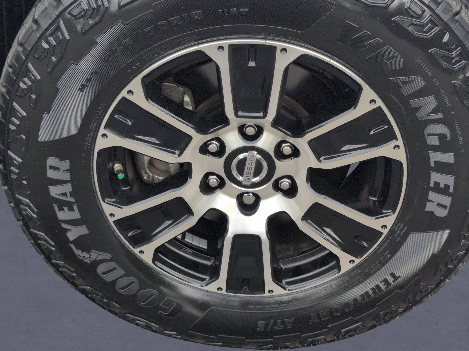 Used 2021 Nissan Titan SV w/ SV Convenience Package RWD image 35