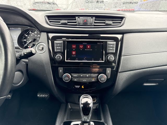 Used 2020 Nissan Rogue SV image 17