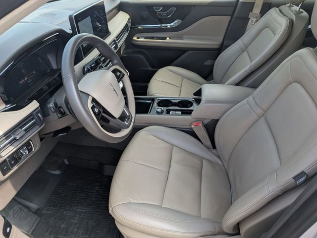 Used 2023 Lincoln Corsair Reserve w/ Towing Package AWD/4WD image 12