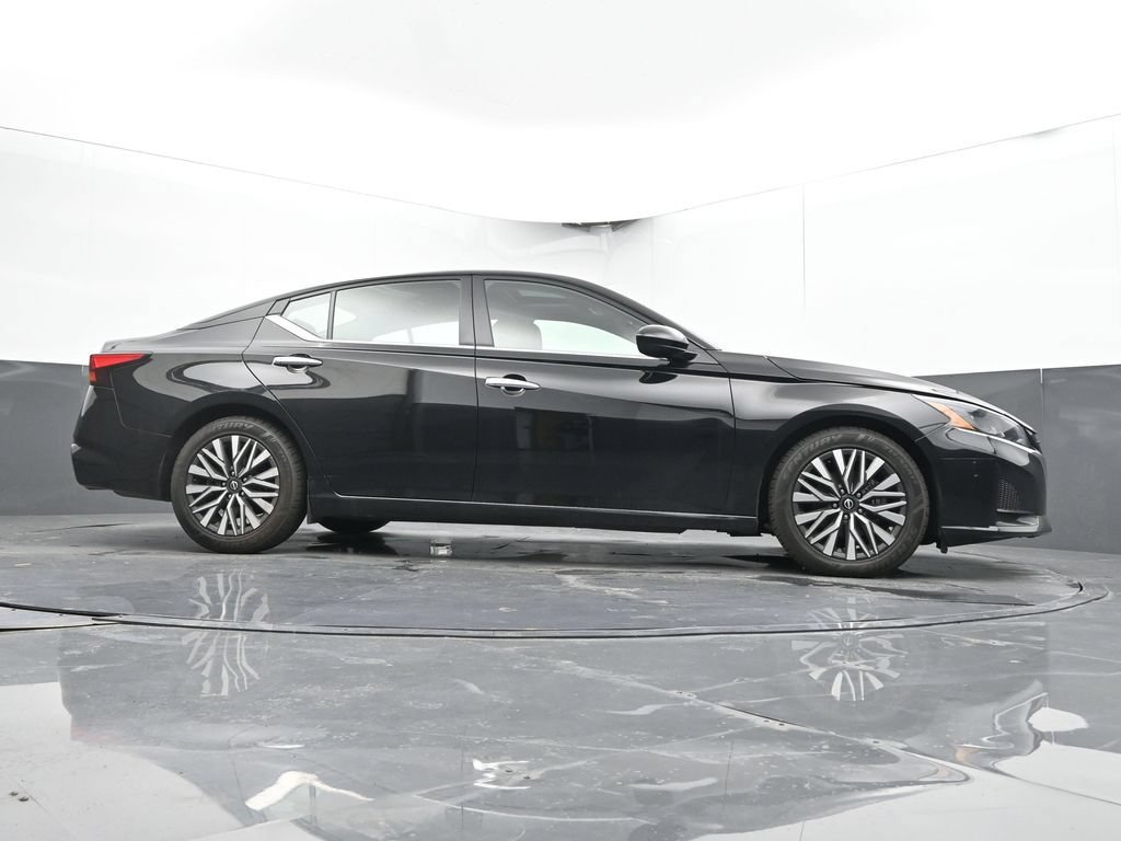 Used 2024 Nissan Altima 2.5 SV w/ SV Premium Package FWD image 24