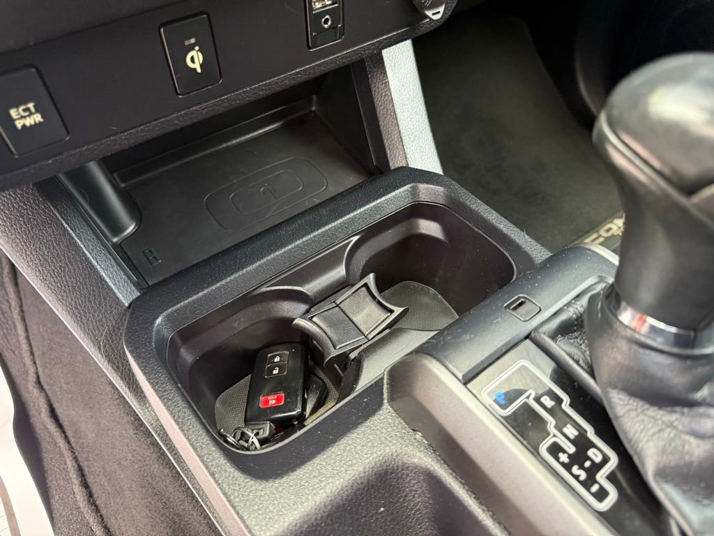 Used 2017 Toyota Tacoma TRD Sport w/ Tow Package (A/T) image 25