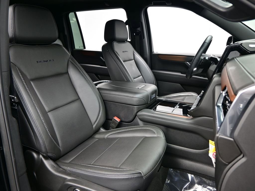 Used 2025 GMC Yukon XL Denali image 34