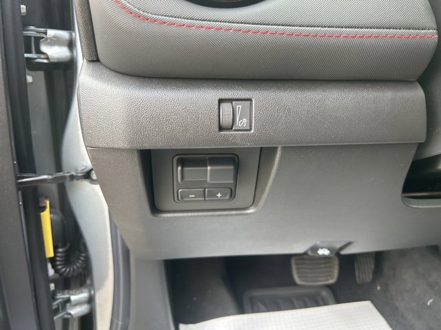 Used 2025 Chevrolet Colorado Z71 w/ Technology Package image 17