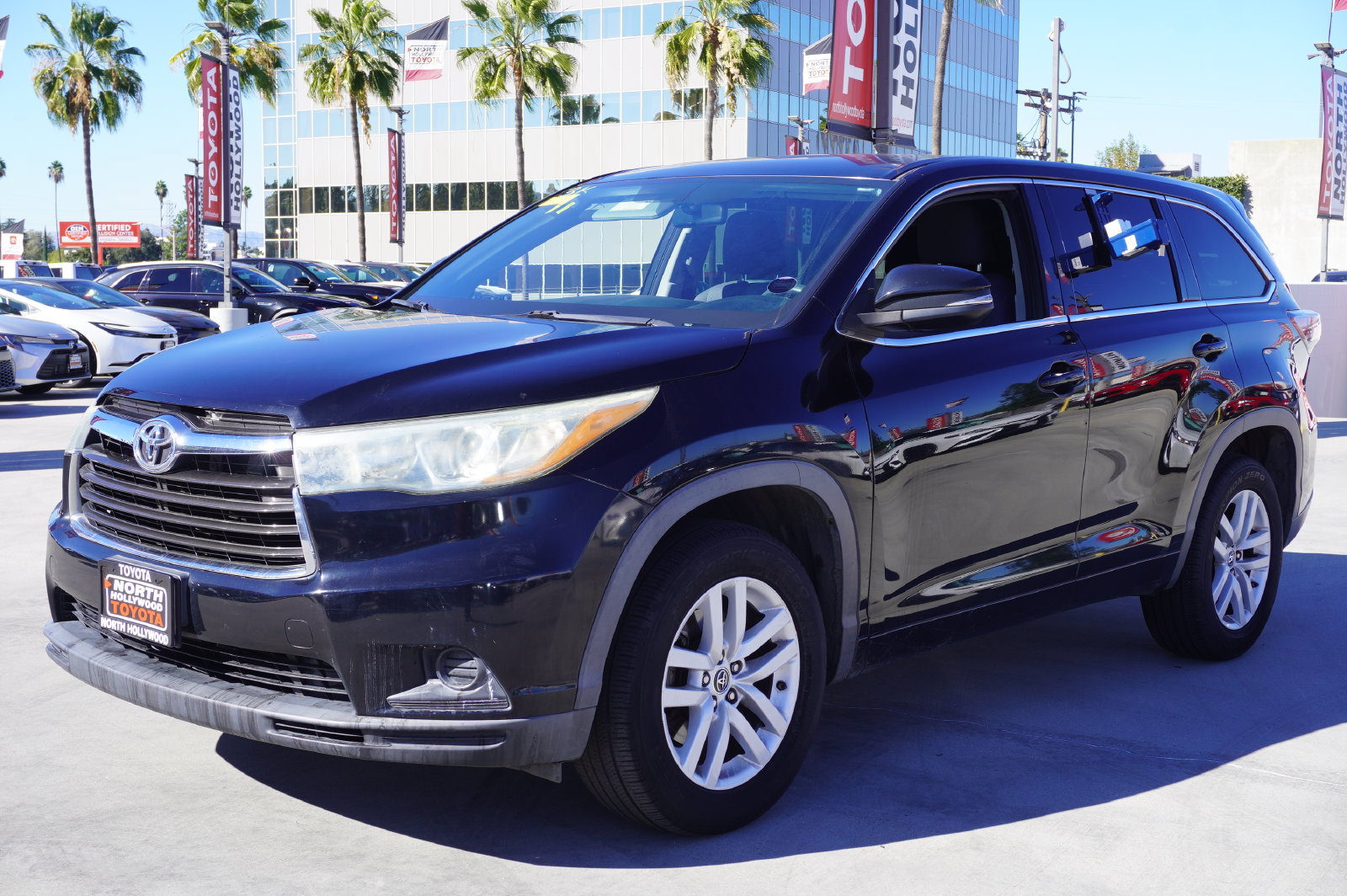 Used 2016 Toyota Highlander LE FWD image 3