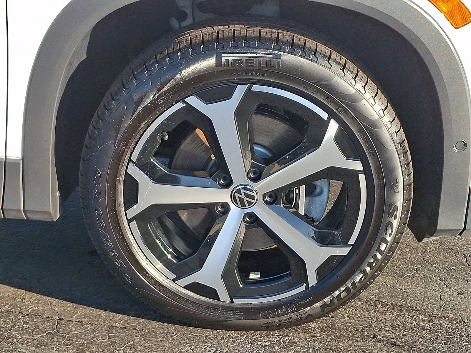 Certified 2025 Volkswagen Tiguan SE image 8