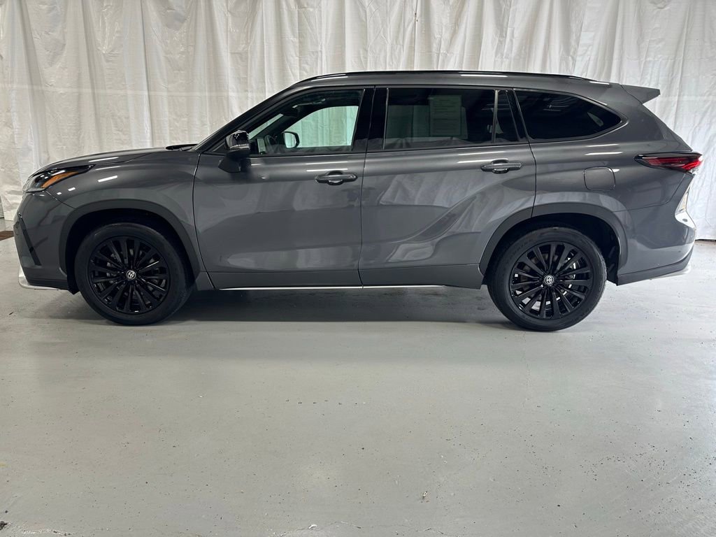 Used 2025 Toyota Highlander XSE image 4