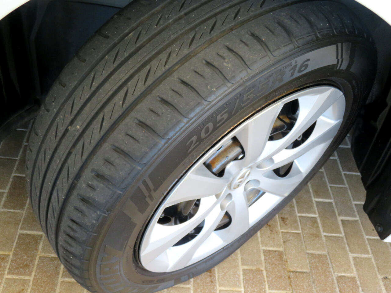 Used 2020 Toyota Corolla LE image 11