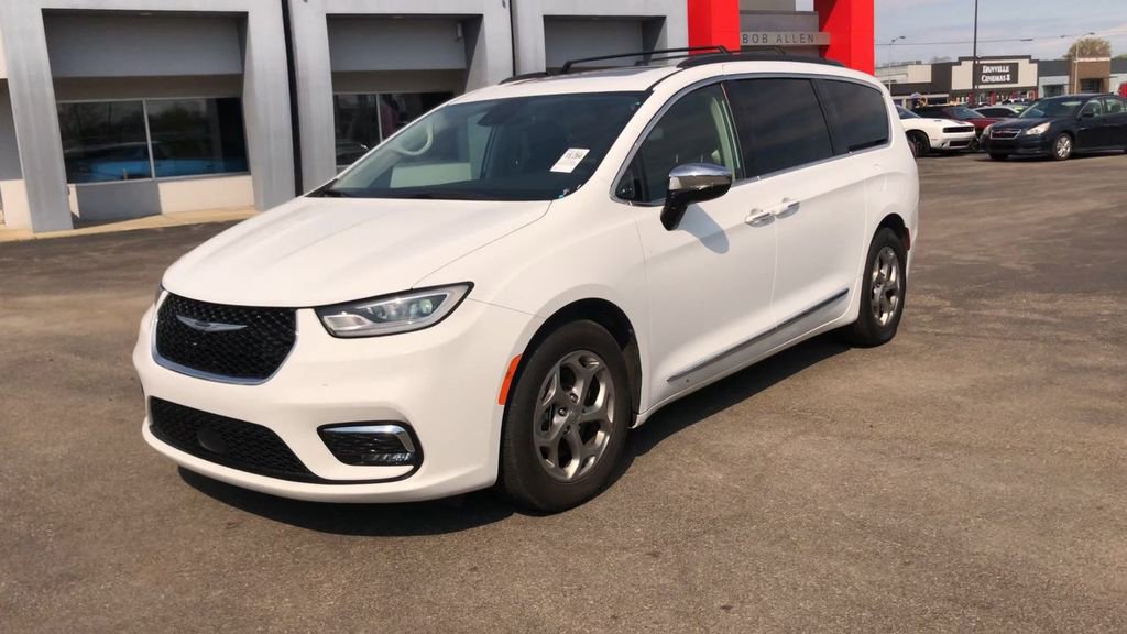Used 2023 Chrysler Pacifica Limited FWD image 4