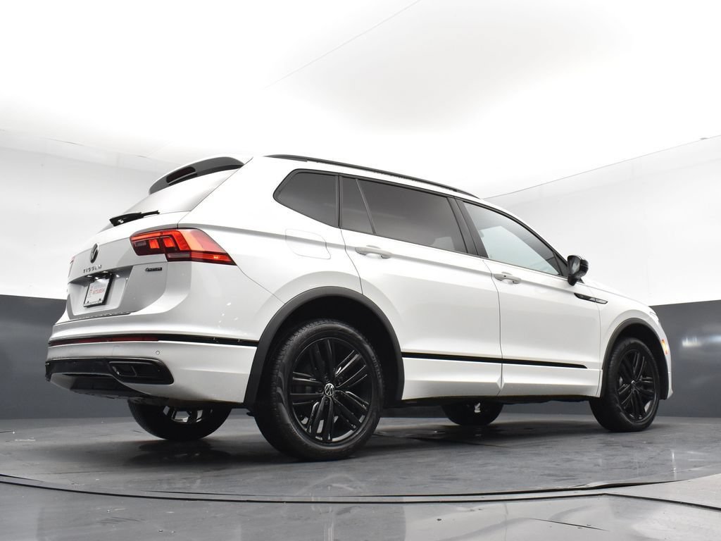 Used 2022 Volkswagen Tiguan SE R-Line AWD/4WD image 28