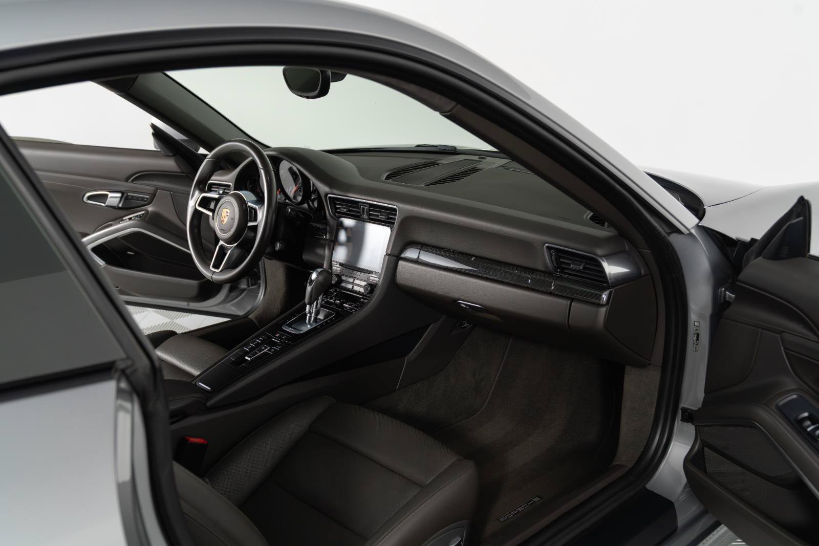 Used 2017 Porsche 911 Carrera RWD image 9