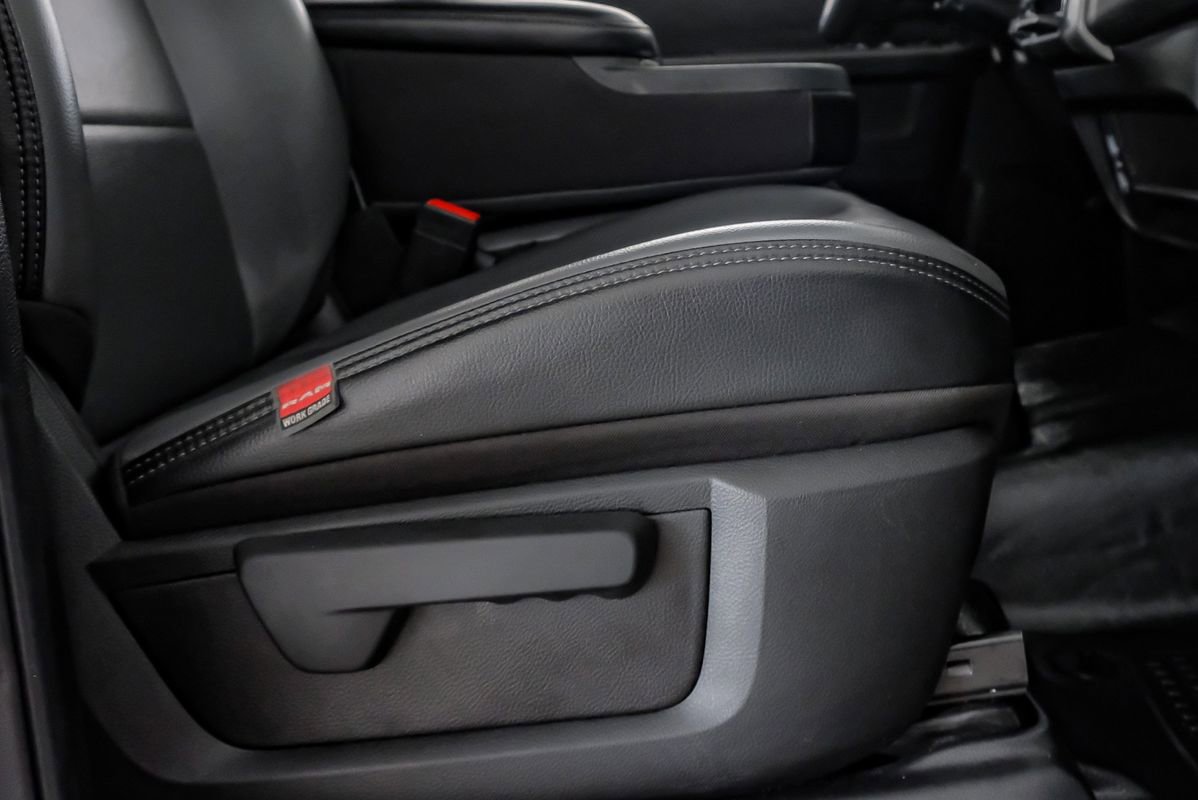 Used 2024 RAM 3500 Tradesman w/ Chrome Appearance Group image 33