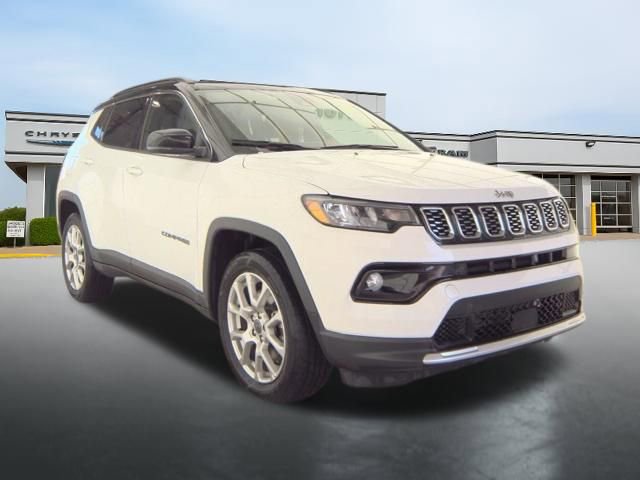 Used 2025 Jeep Compass Limited image 6