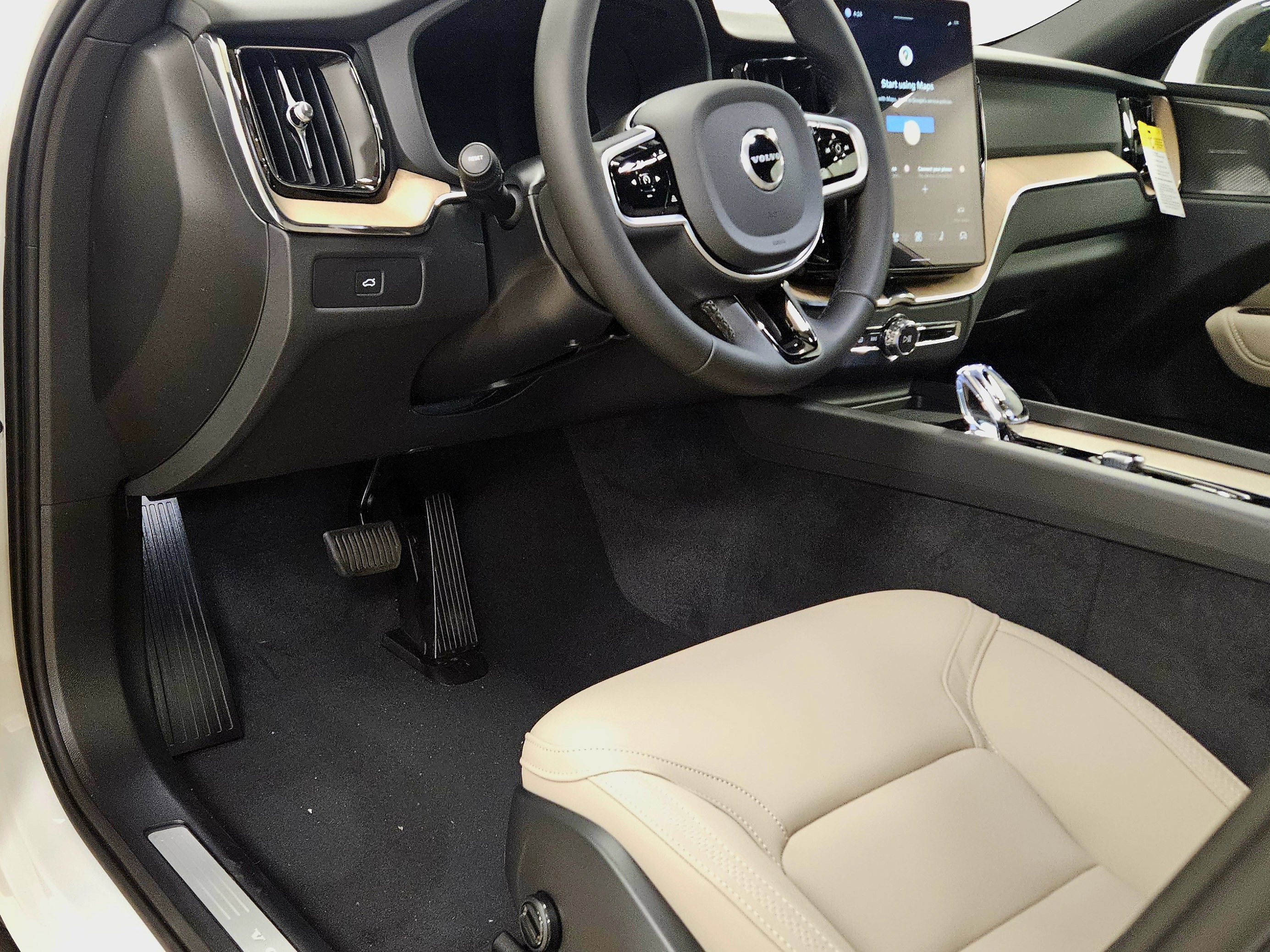 New 2026 Volvo XC60 B5 Plus w/ Climate Package image 43