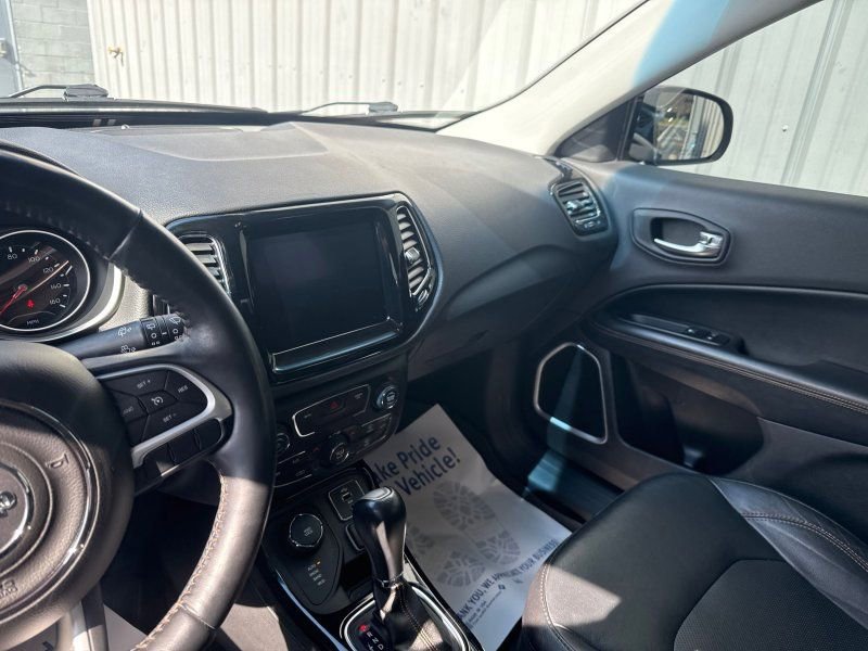 Used 2018 Jeep Compass Limited w/ Navigation Group AWD/4WD image 22