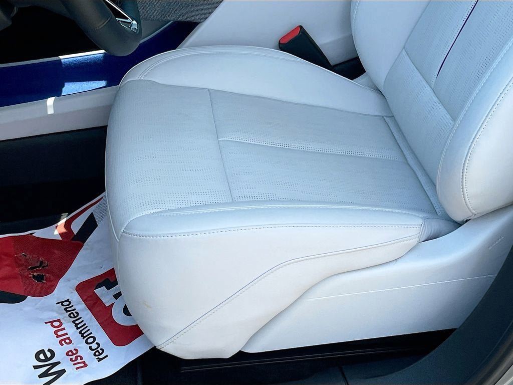 New 2025 Cadillac Optiq Sport 2 w/ LPO, Floor Liner Package AWD/4WD image 13