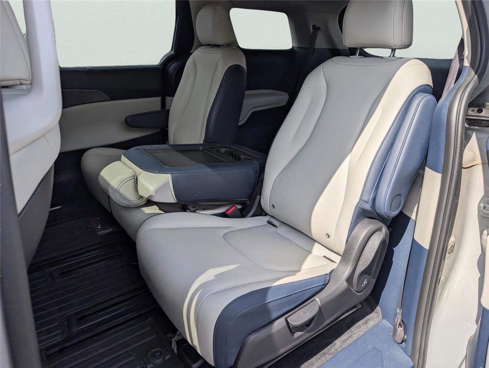 Used 2026 Kia Carnival SX w/ SX Dark Edition Package image 30