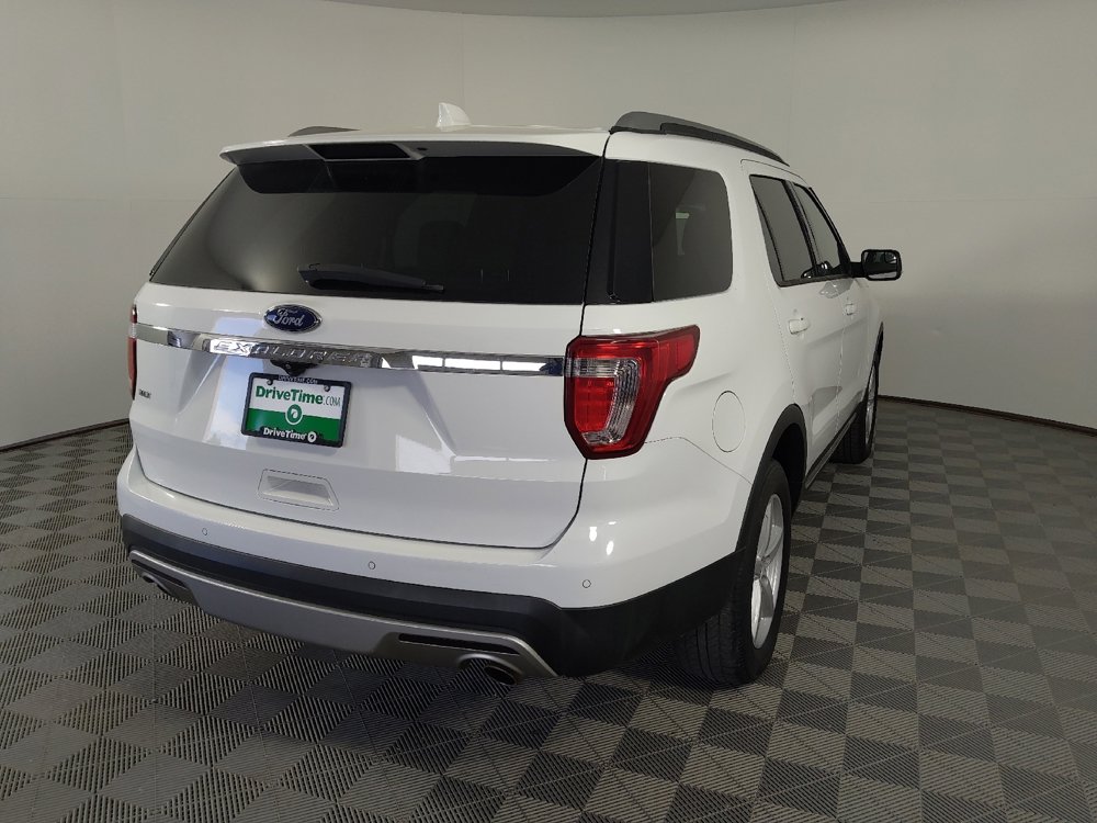Used 2017 Ford Explorer XLT FWD image 9