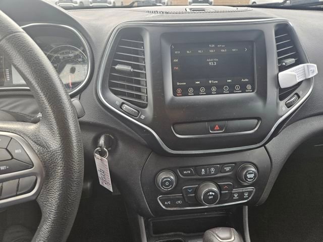 Used 2019 Jeep Cherokee Latitude w/ Popular Appearance Group image 17