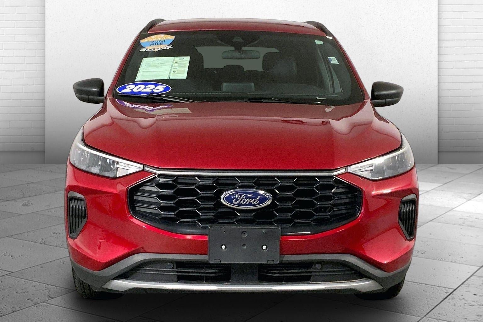 Used 2025 Ford Escape ST-Line FWD image 2