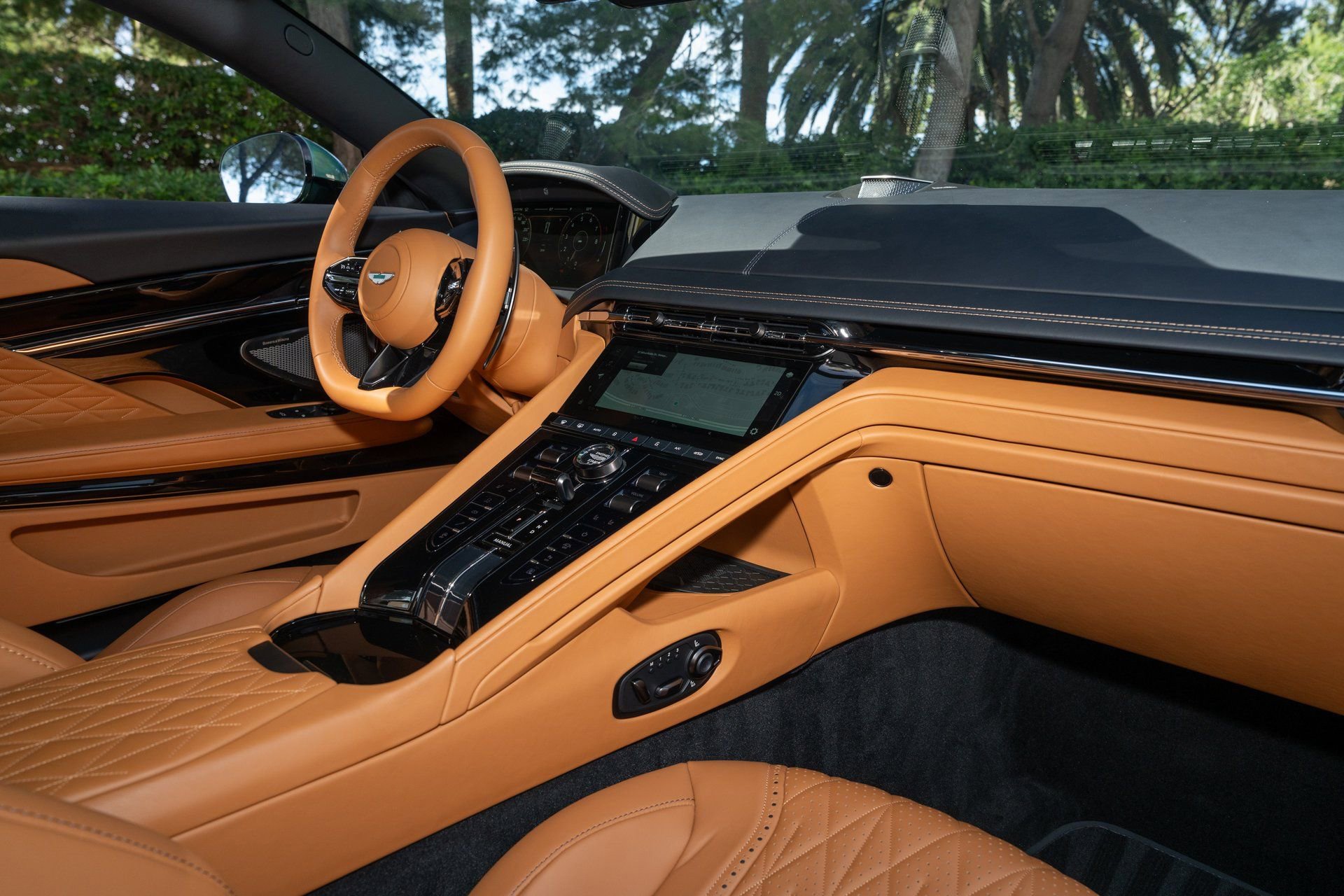 Used 2024 Aston Martin DB12 Coupe RWD image 15