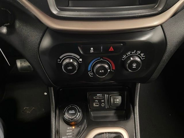 Used 2015 Jeep Cherokee Sport image 12