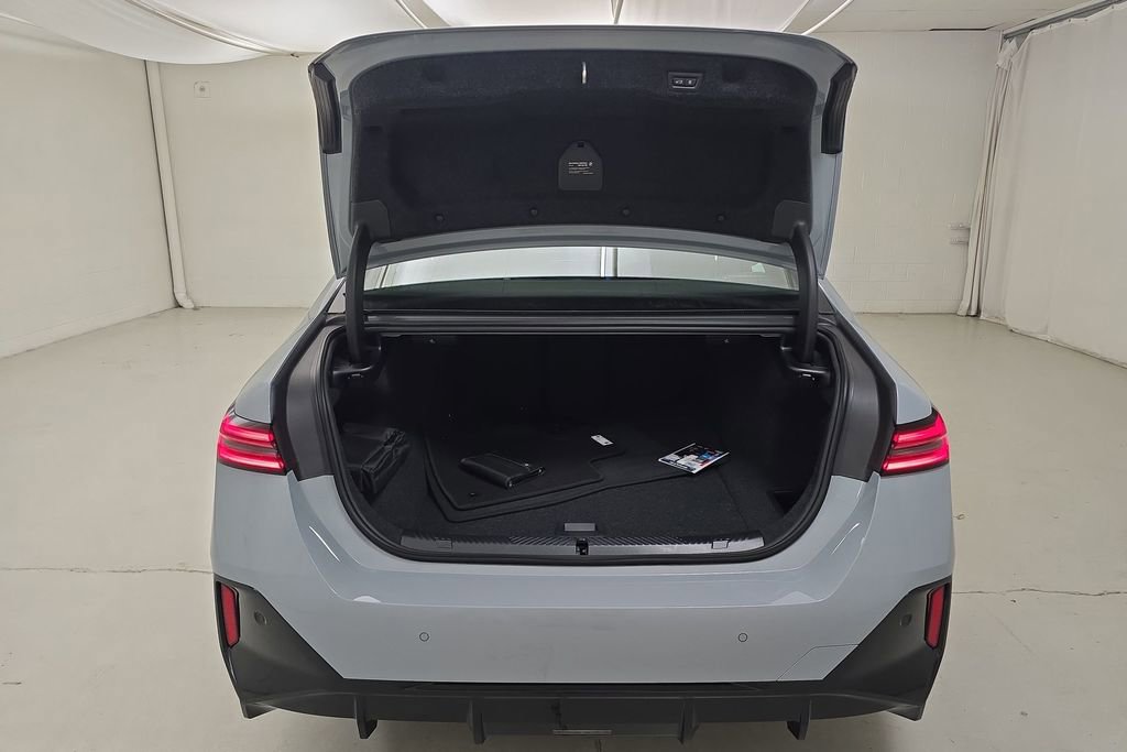 New 2025 BMW i5 M60 w/ Premium Package image 30