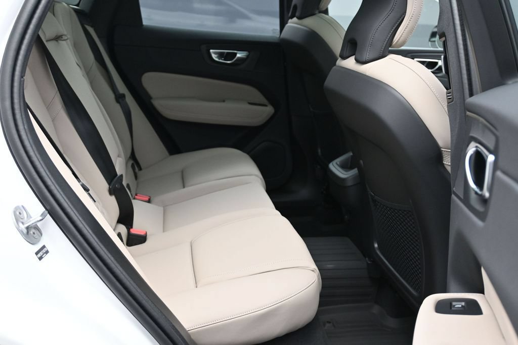 New 2026 Volvo XC60 B5 Plus w/ Climate Package PRO AWD/4WD image 18