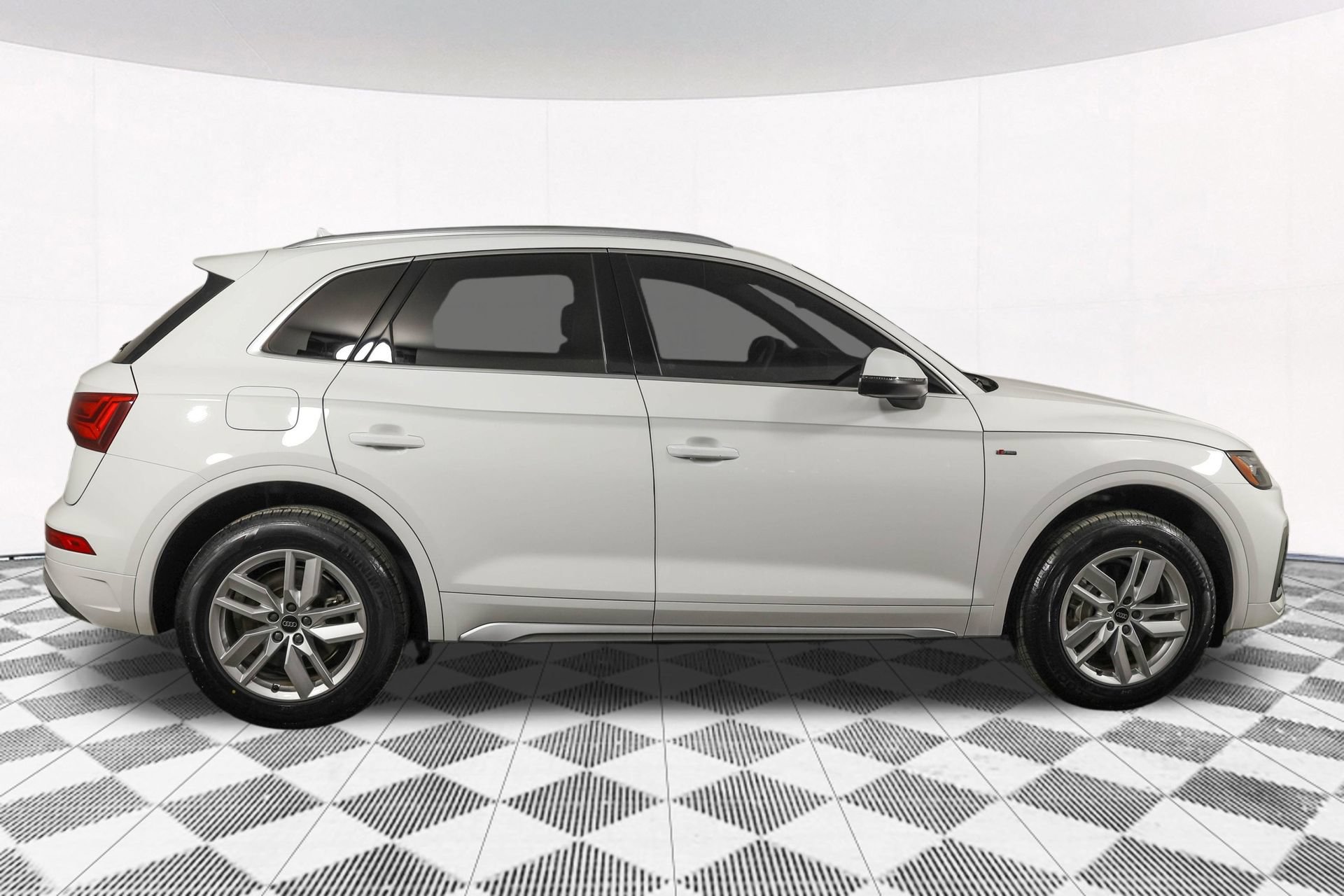 Used 2023 Audi Q5 2.0T Premium w/ Convenience Package AWD/4WD image 13