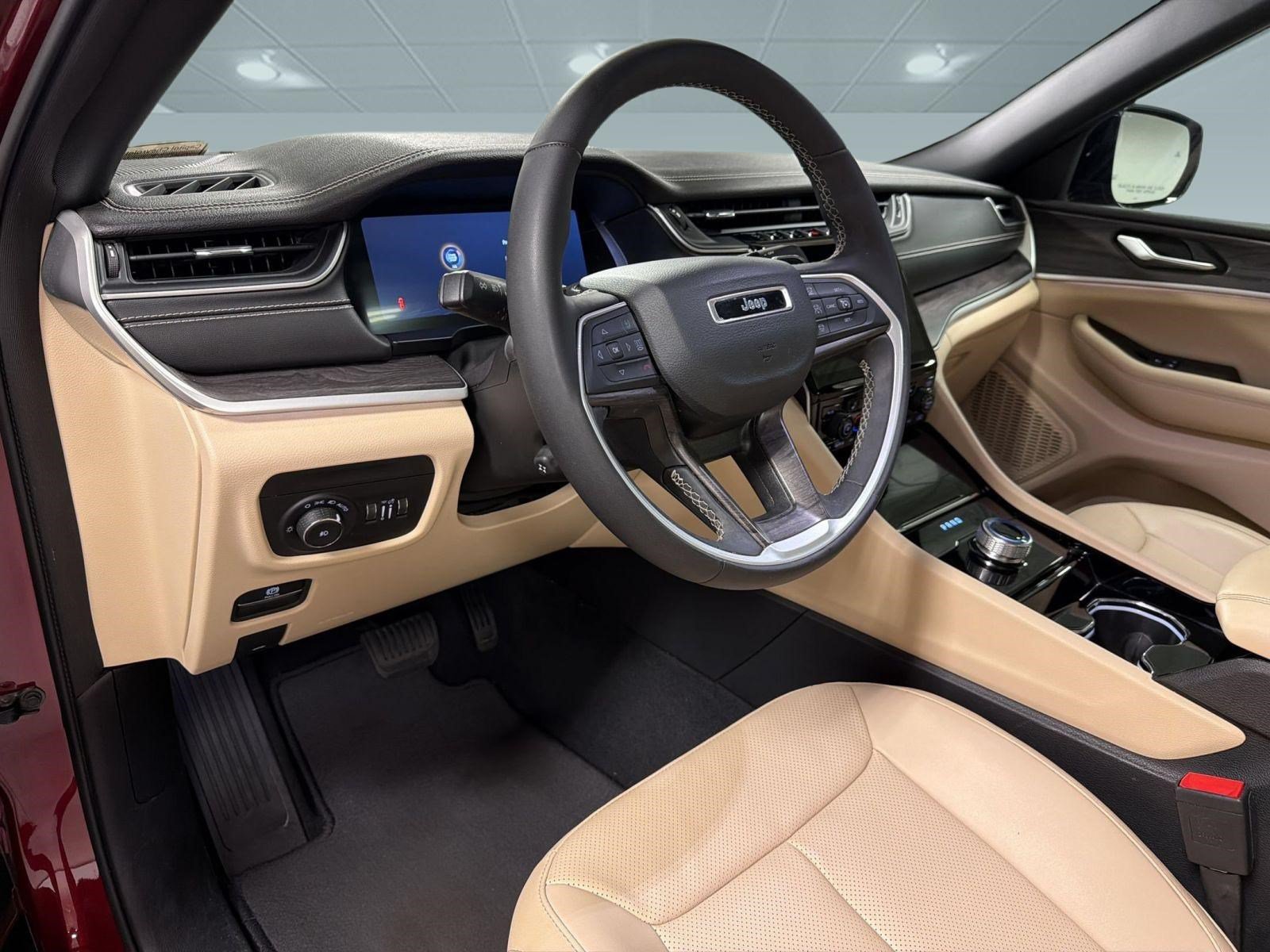 Used 2023 Jeep Grand Cherokee L Limited w/ Luxury Tech Group II RWD image 3