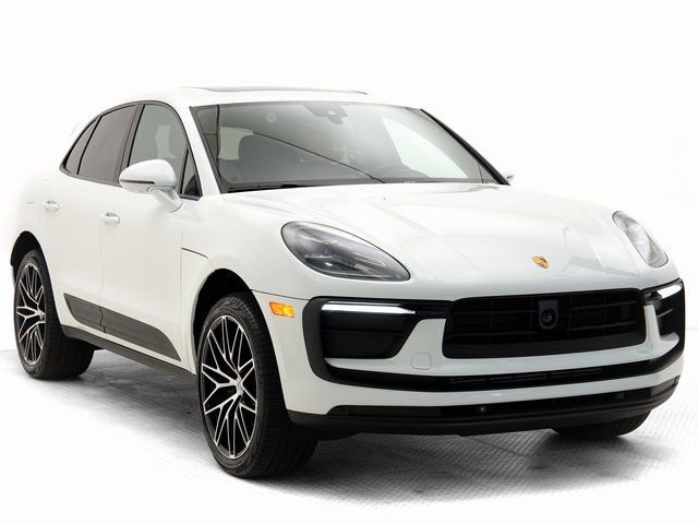 Certified 2025 Porsche Macan image 31