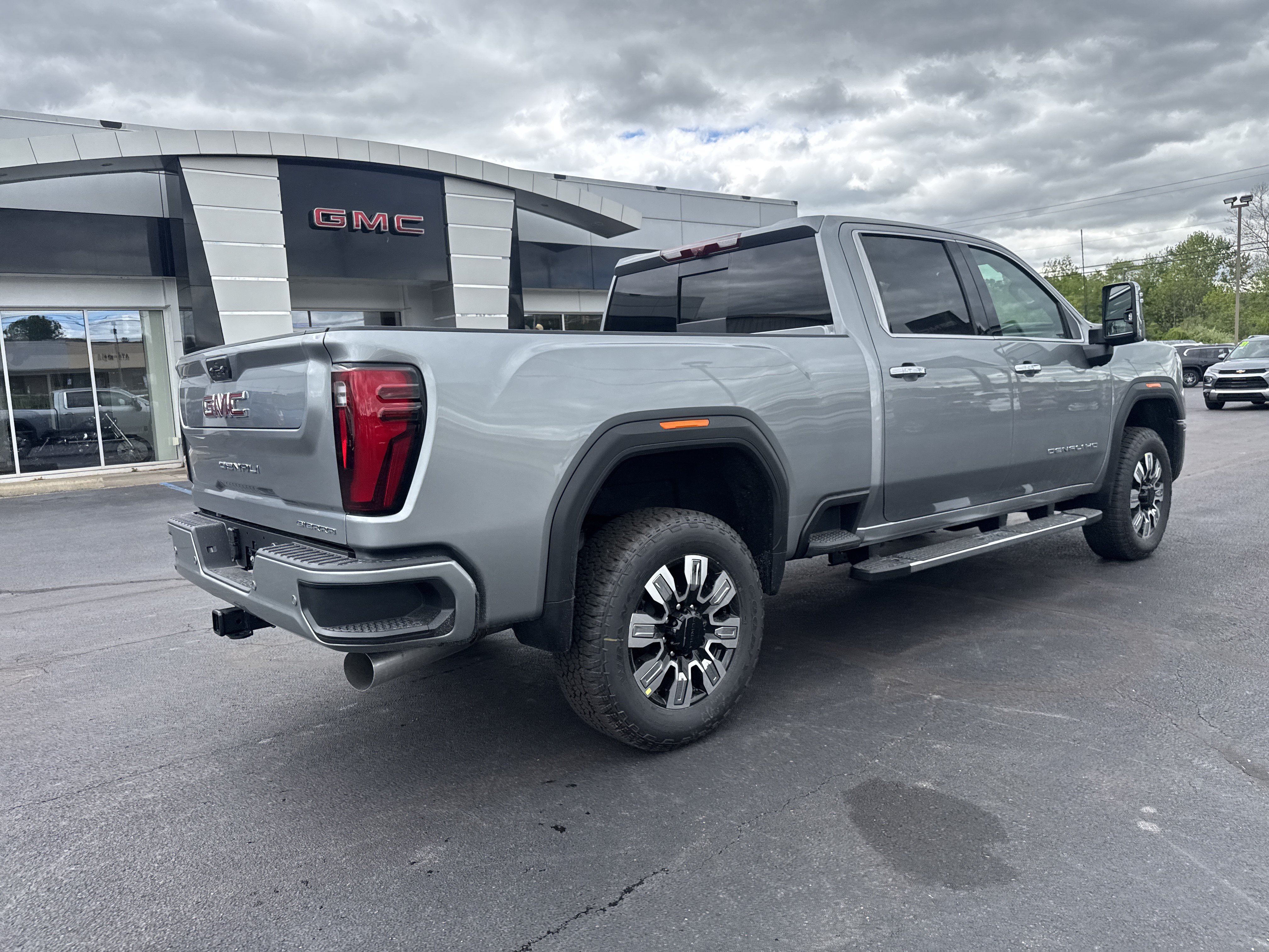 New 2026 GMC Sierra 2500 Denali w/ Denali Reserve Package AWD/4WD image 3