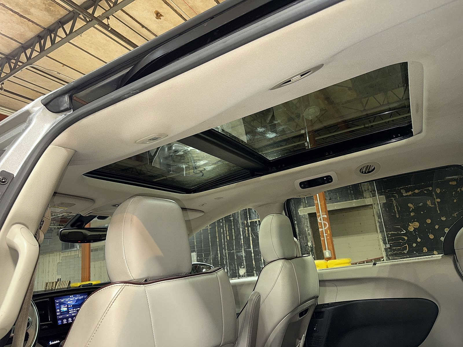 Used 2019 Chrysler Pacifica Limited image 26