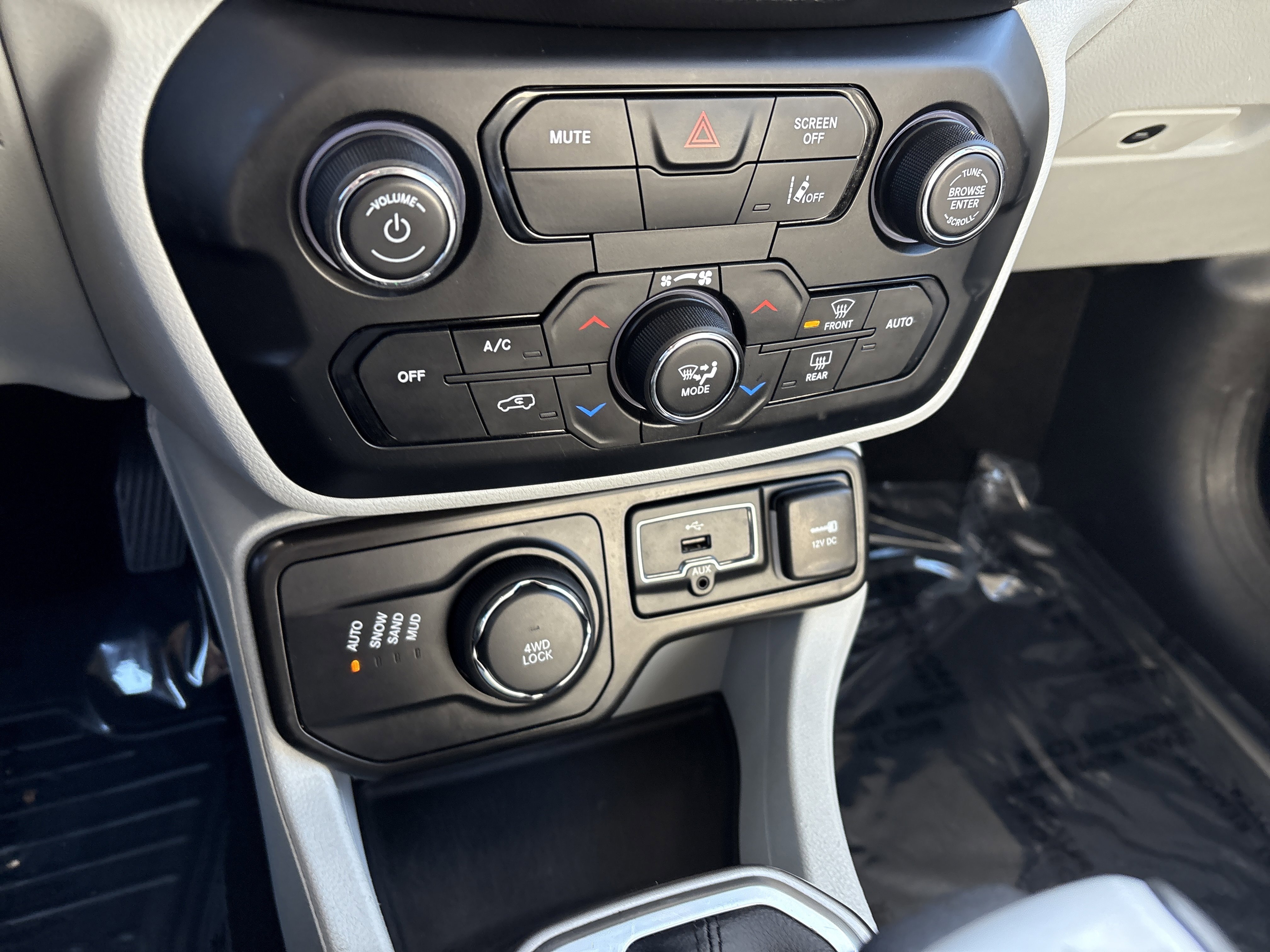 Used 2022 Jeep Renegade Latitude image 29