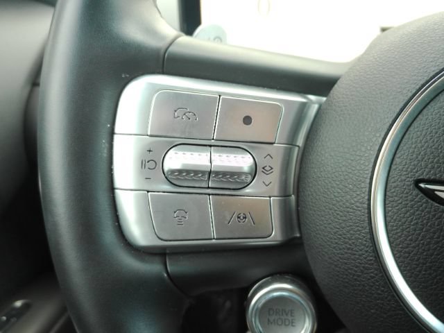 Used 2024 Genesis GV60 RWD image 40