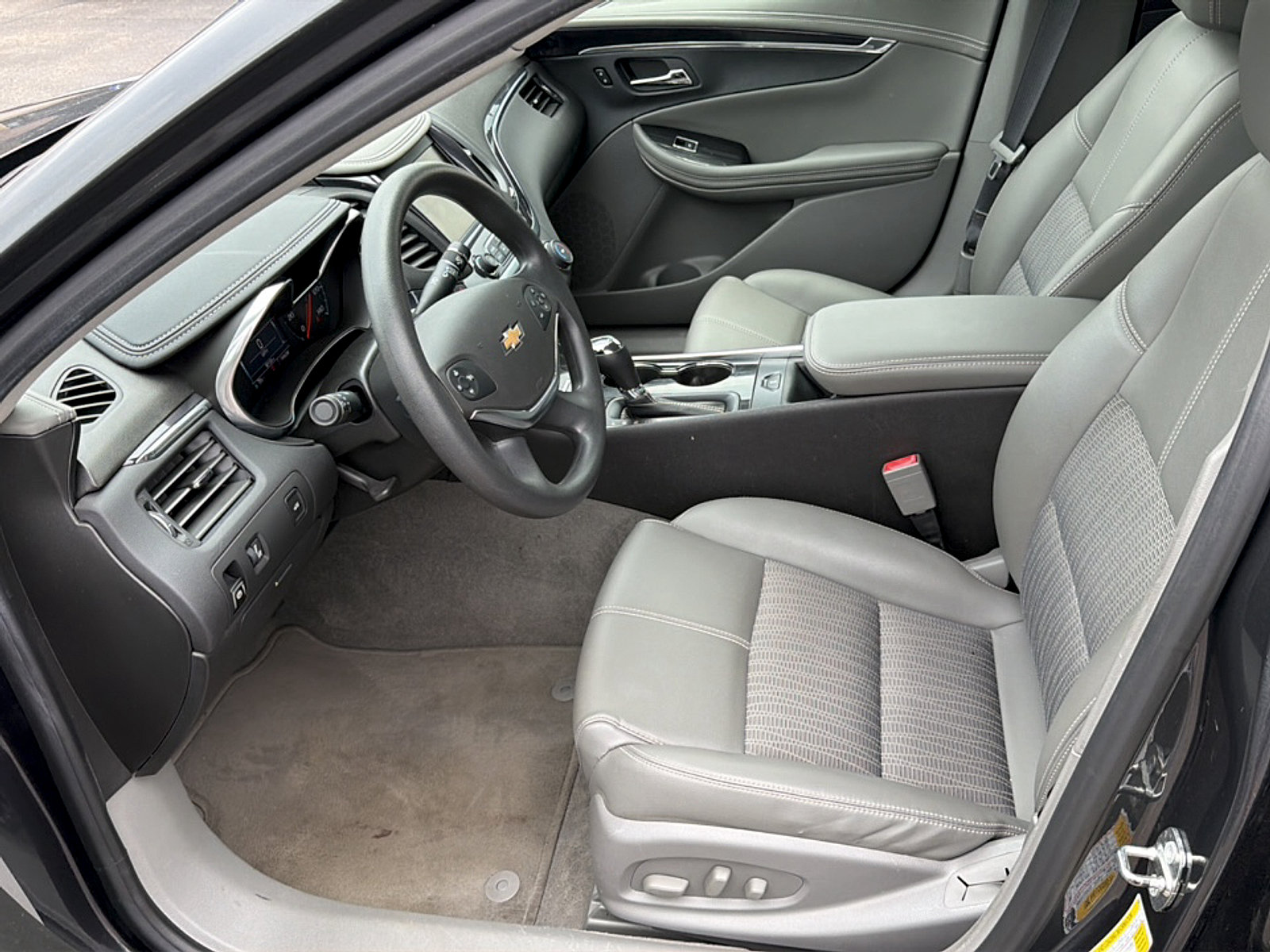 Used 2018 Chevrolet Impala LS FWD image 12