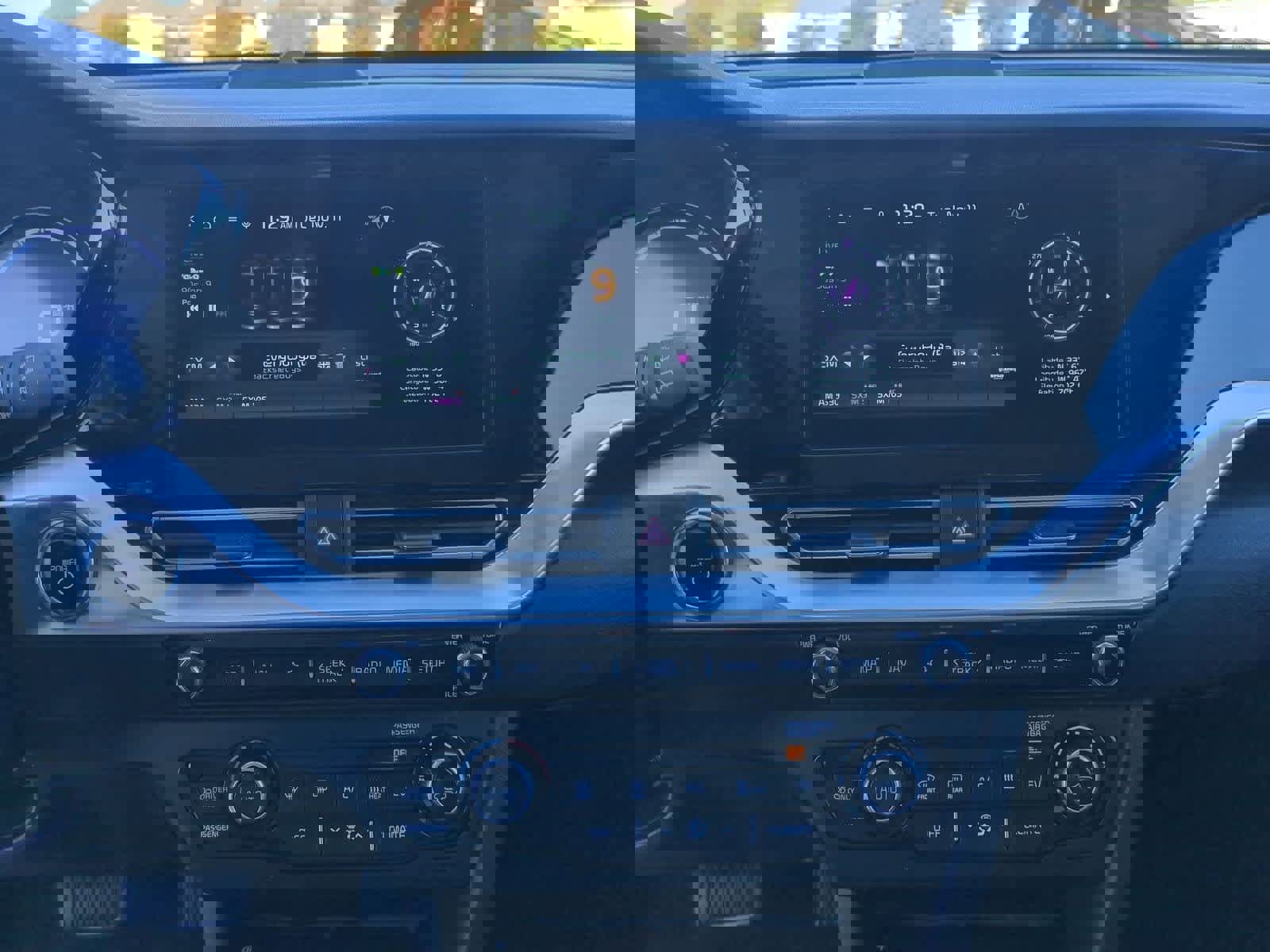 Certified 2022 Kia Niro EX image 27