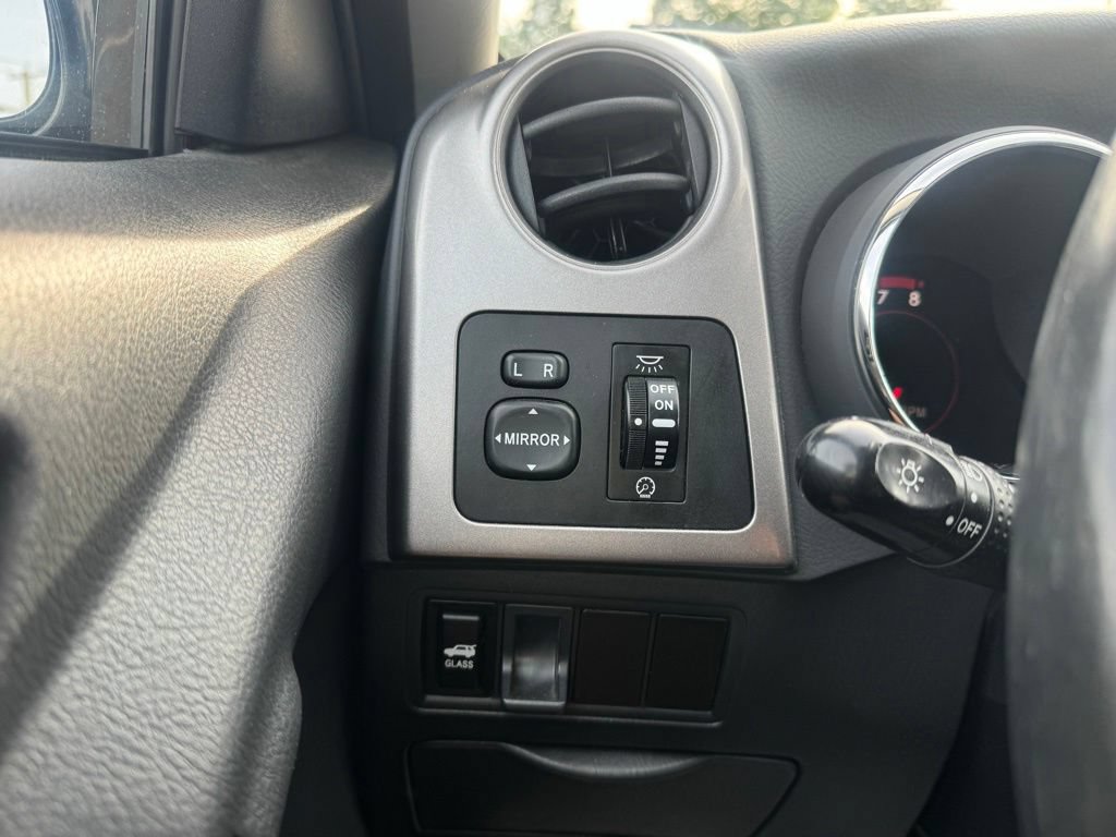 Used 2005 Pontiac Vibe w/ Power Group Value Package FWD image 28