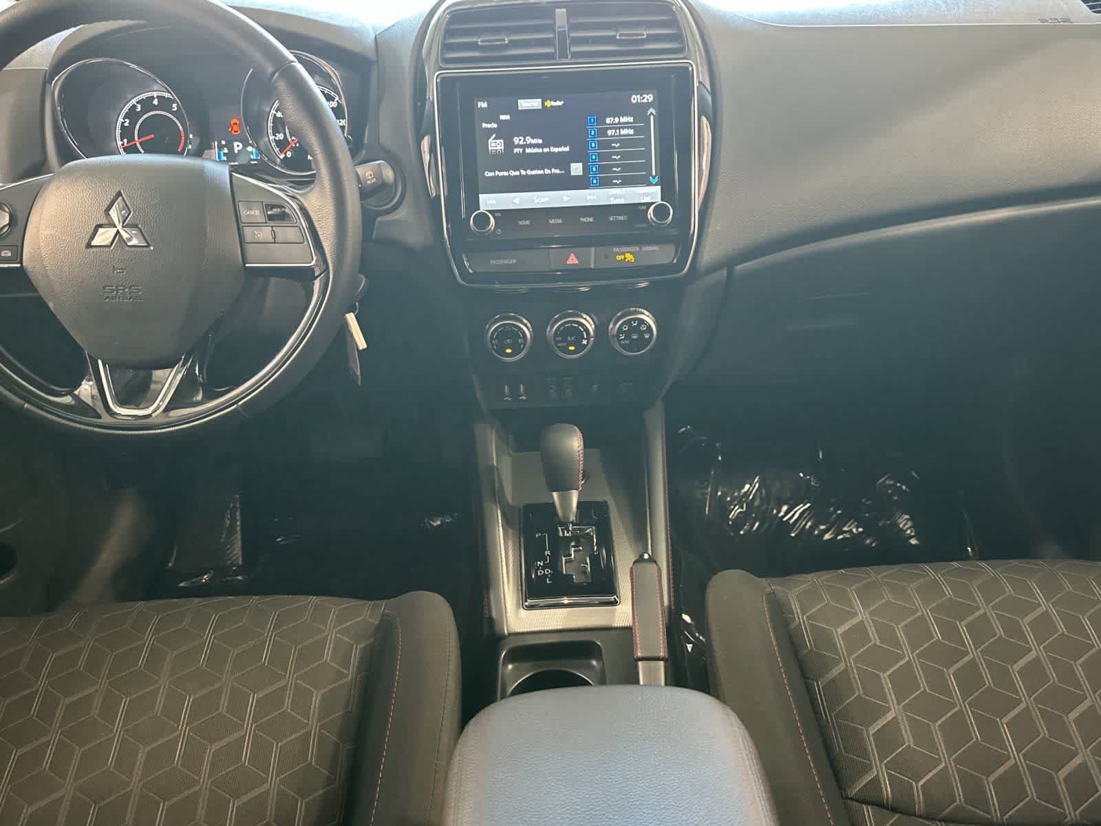 Used 2026 Mitsubishi Outlander Sport LE AWD/4WD image 4