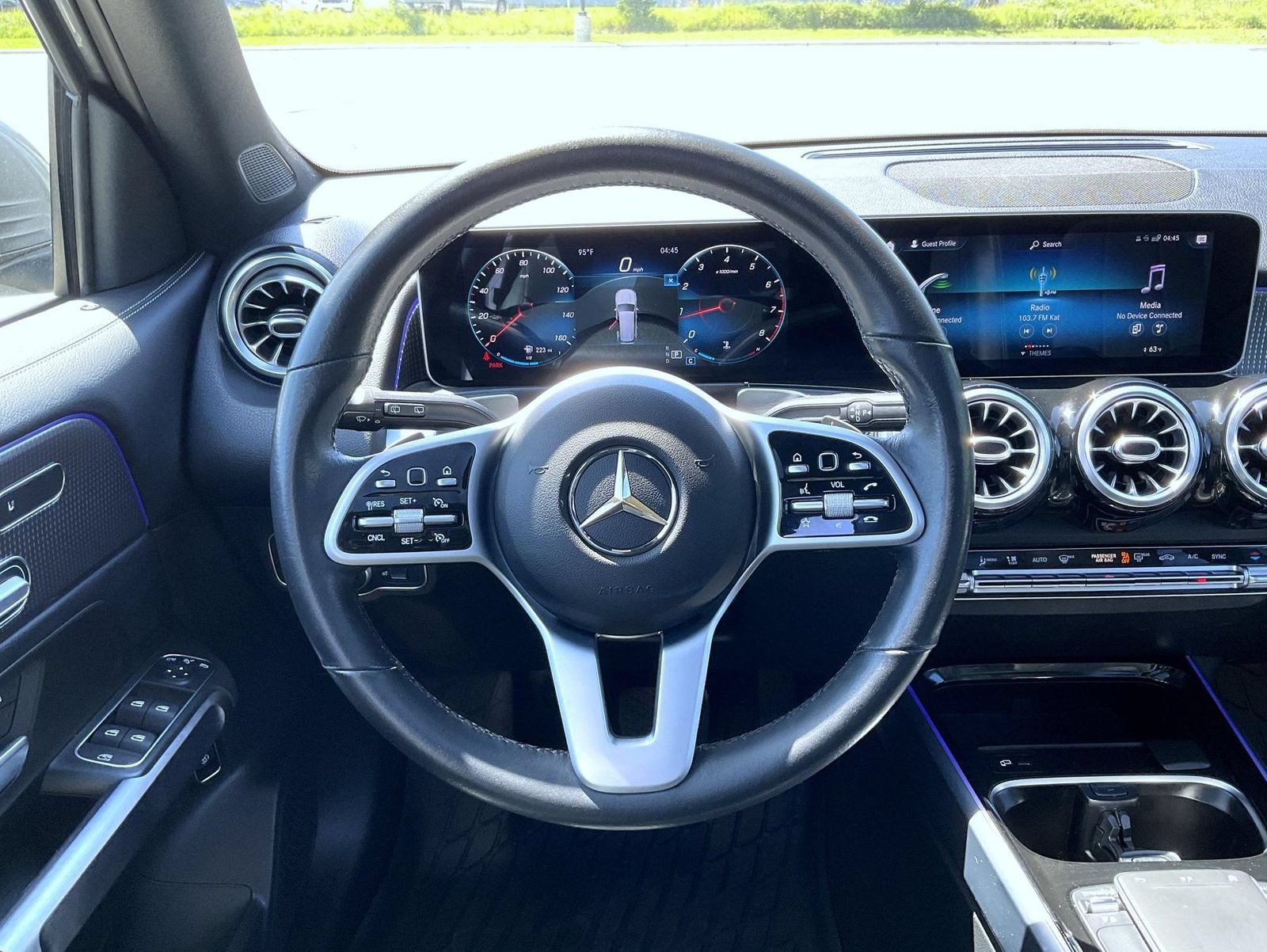 Used 2021 Mercedes-Benz GLB 250 4MATIC image 11