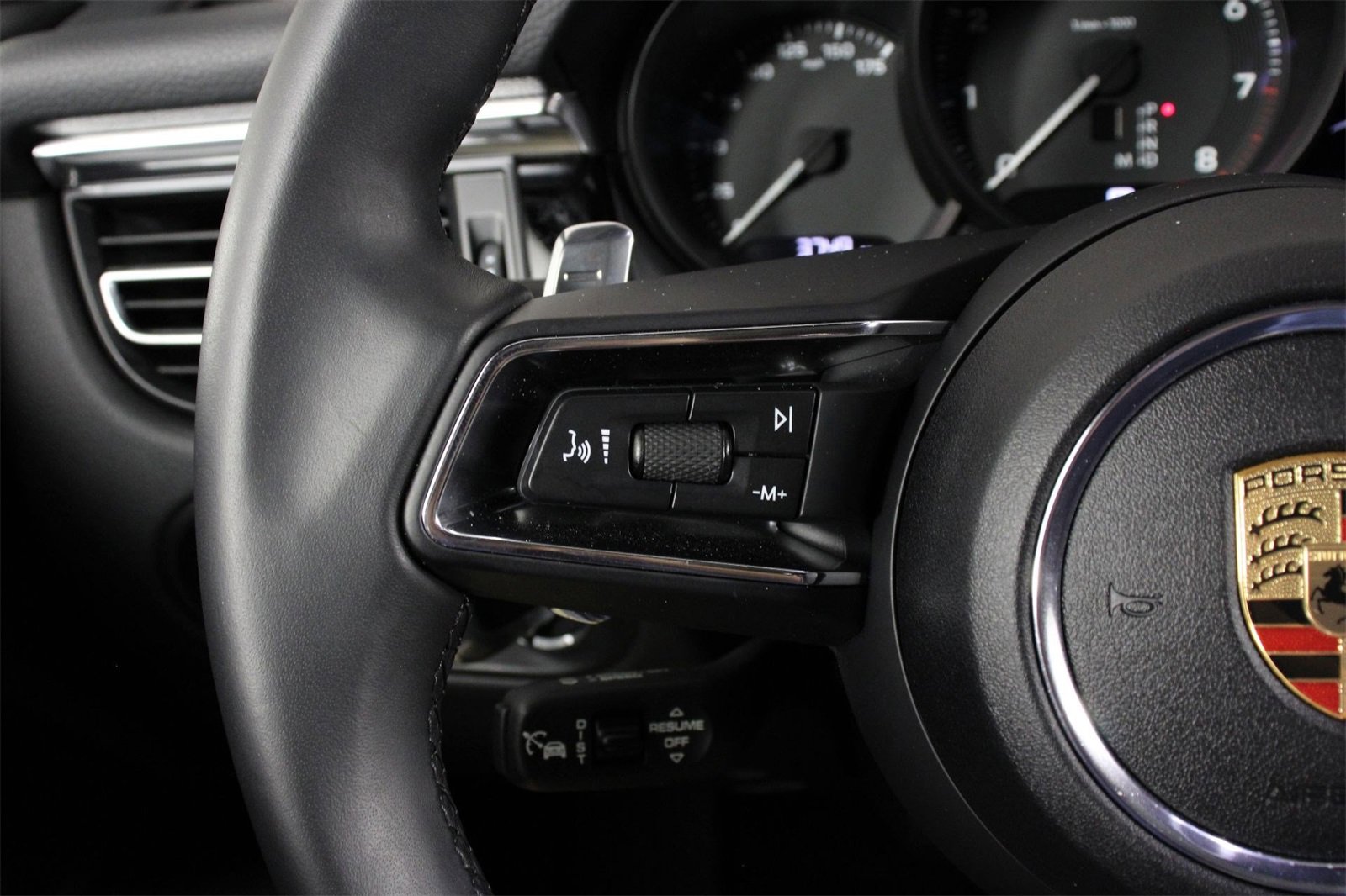 Used 2025 Porsche Macan image 14